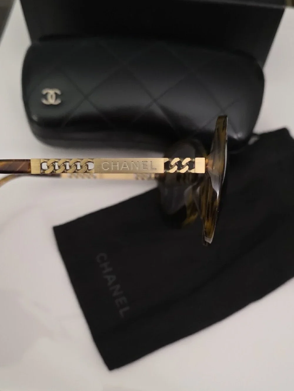 CHANEL Brown Tortoiseshell Oversized Sunglasses with Quilted Case
